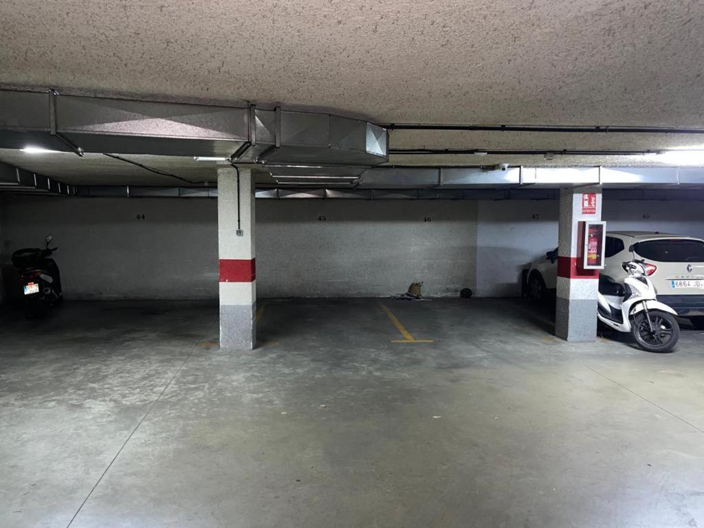 Gran Apartamento Con Parking Gratis Centro De Malaga Exterior photo